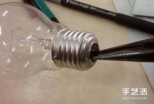 廢燈泡創(chuàng)意DIY 制作迷你多肉植物盆景的教程 - www.888bfw.com
